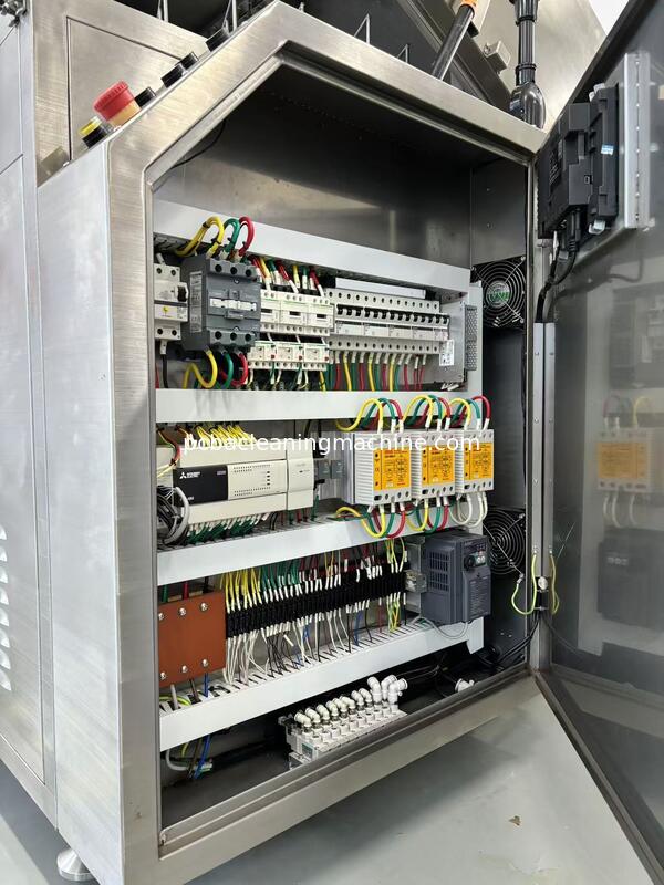 Macchina di pulizia dei pallet a controllo automatico PLC con capacità di serbatoio liquido di 80L e tempo di asciugatura da 5 a 15 minuti adatta a vari tipi di pallet